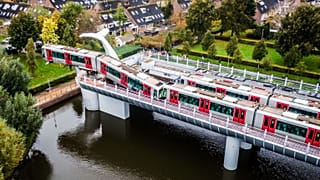 Gigantikus cetfarok tartja a kisiklott Holland metrót
