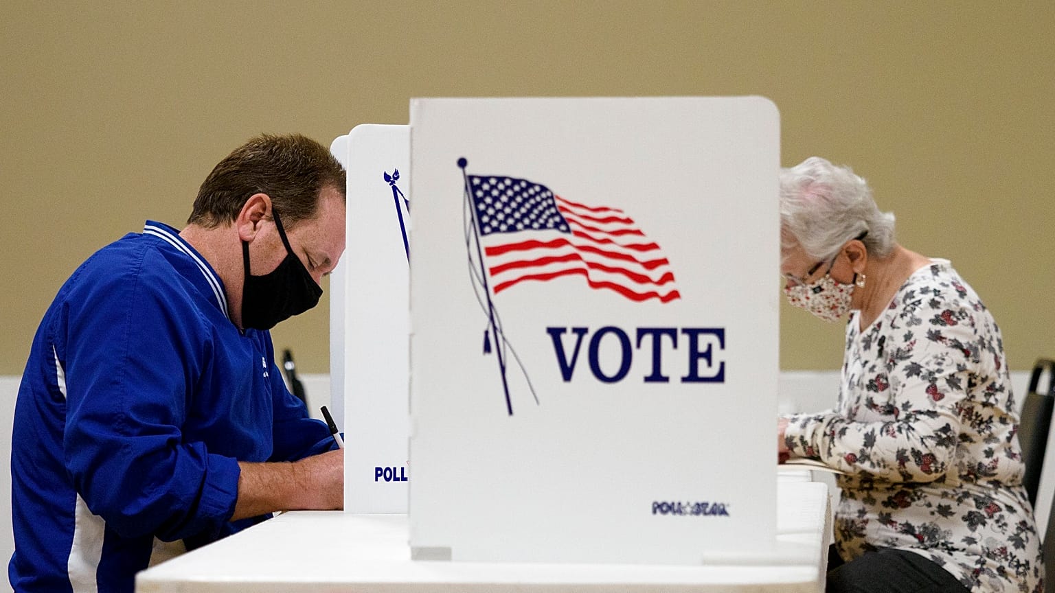 Des Américains votent le mardi 3 novembre 2020 à Chattanooga, Tennesse, États-Unis