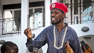 Der ugandische Popstar und Oppositionspolitiker Bobi Wine nach seiner Haftentlassung im Jahr 2019