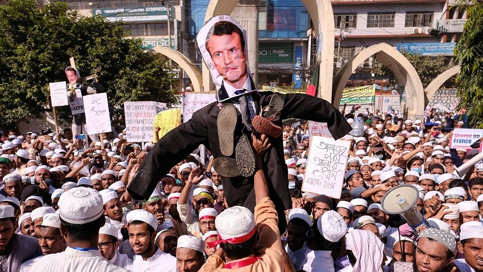 اعتراض مسلمانان بنگلادش به ماکرون