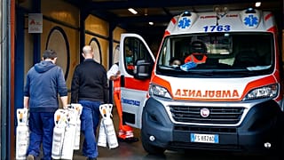 Vor einem Krankenhaus in Rom