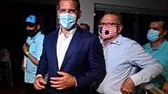 Pedro Pierluisi, candidato a gobernador por el Partido Nuevo Progresista (PNP), llega al Vivo Beach Club para celebrar una ajustada victoria.