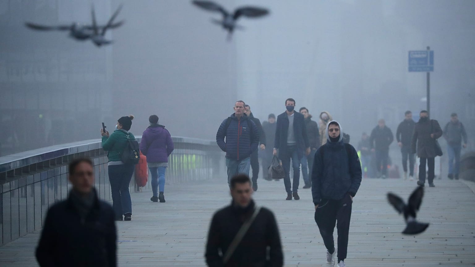 Il confinamento inglese è anche un dramma sociale