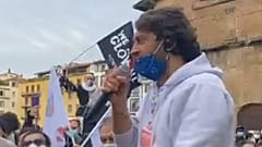 Naccari arringa la folla sul Ponte Vecchio