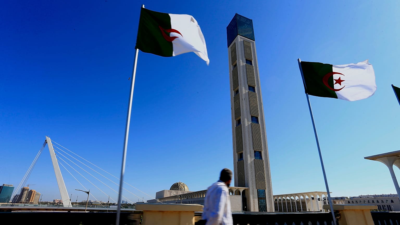 الجزائر