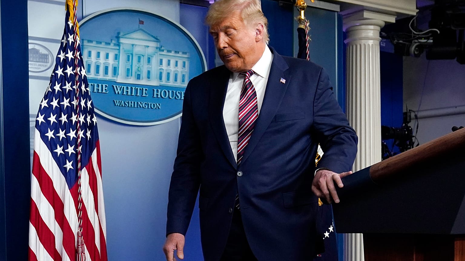 Donald Trump tras su rueda de prensa