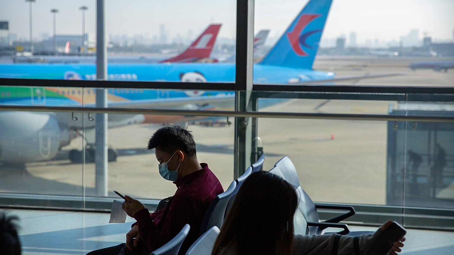 China prohíbe la entrada a ciudadanos de países gravemente afectados por el coronavirus