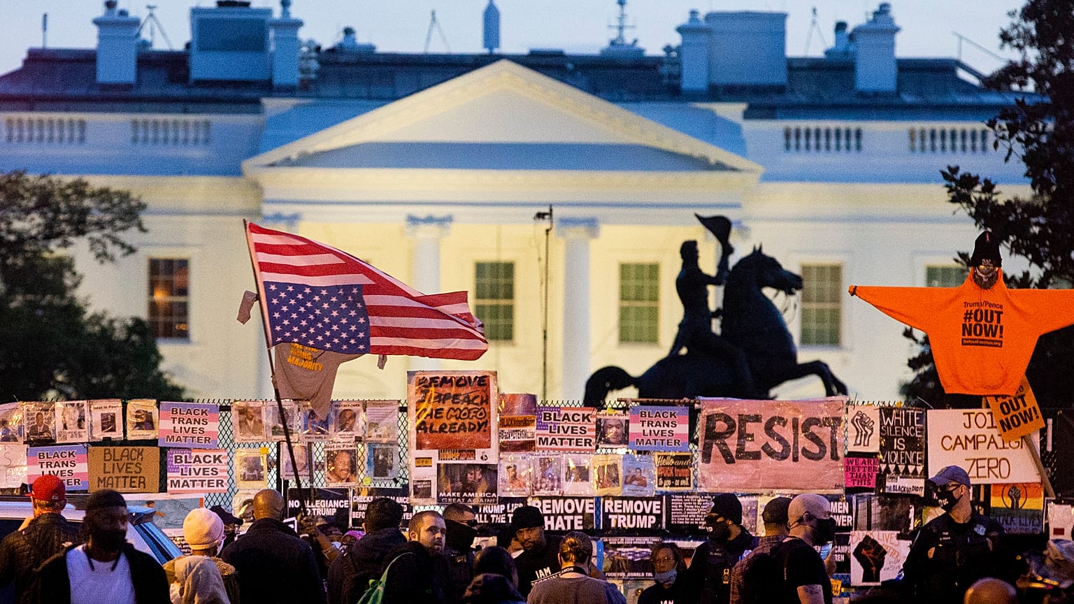 MICHAEL REYNOLDS/EPA