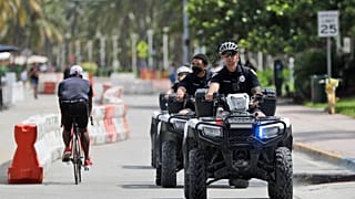 عناصر الشرطة الأمريكية خلال قيامهم بدورية في شوراع ميامي بيتش ـ فوريدا. 2020/07/04