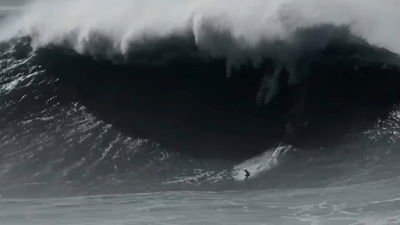 Justine Dupont na Nazaré