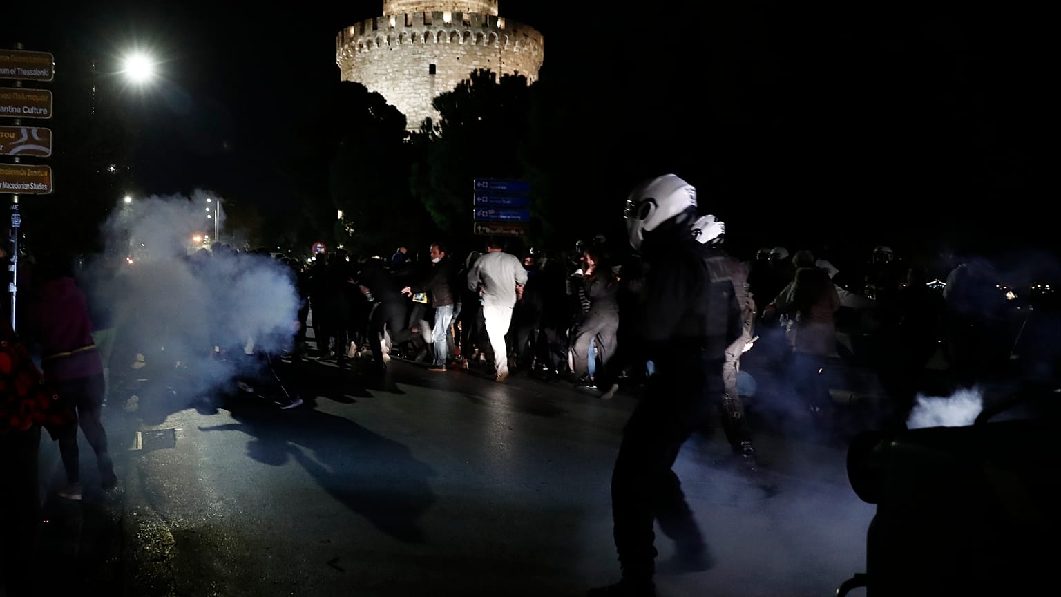 ΘΕΣΣΑΛΟΝΙΚΗ ΕΠΕΙΣΟΔΙΑ ΣΤΗ ΣΥΓΚΕΝΤΡΩΣΗ ΔΙΑΜΑΡΤΥΡΙΑΣ ΕΝΑΝΤΙΑ ΣΤΟ ΝΕΟ LOCK DOWN