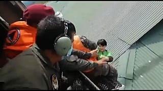 Guatemala army rescues Eta flood victims