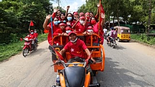 İktidar partisi NLD taraftarları 