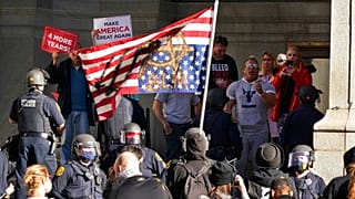 Pensylvania'da seçim sandıkları önünde Trump yanlılarının protestoları sürüyor.