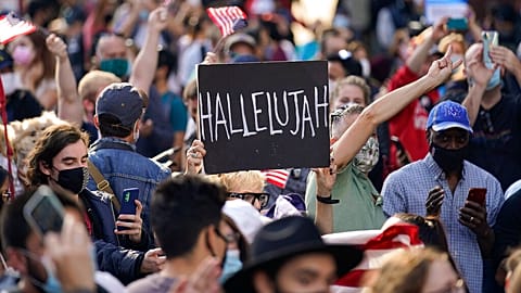 Feiernde Menschen am Times Square in New York