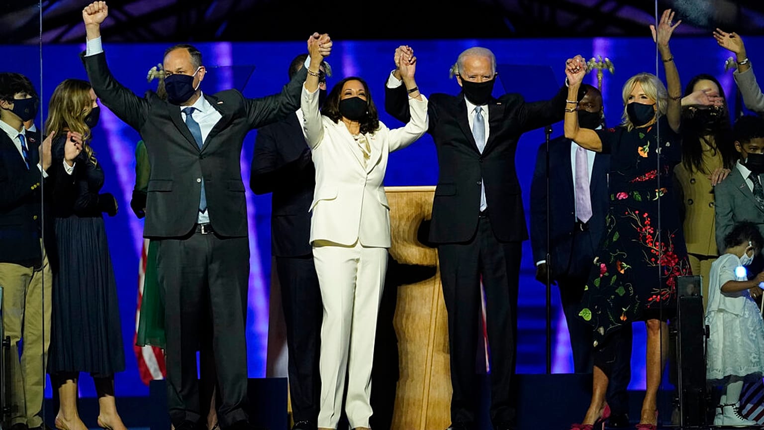 Joe Biden és csapata ünnepel