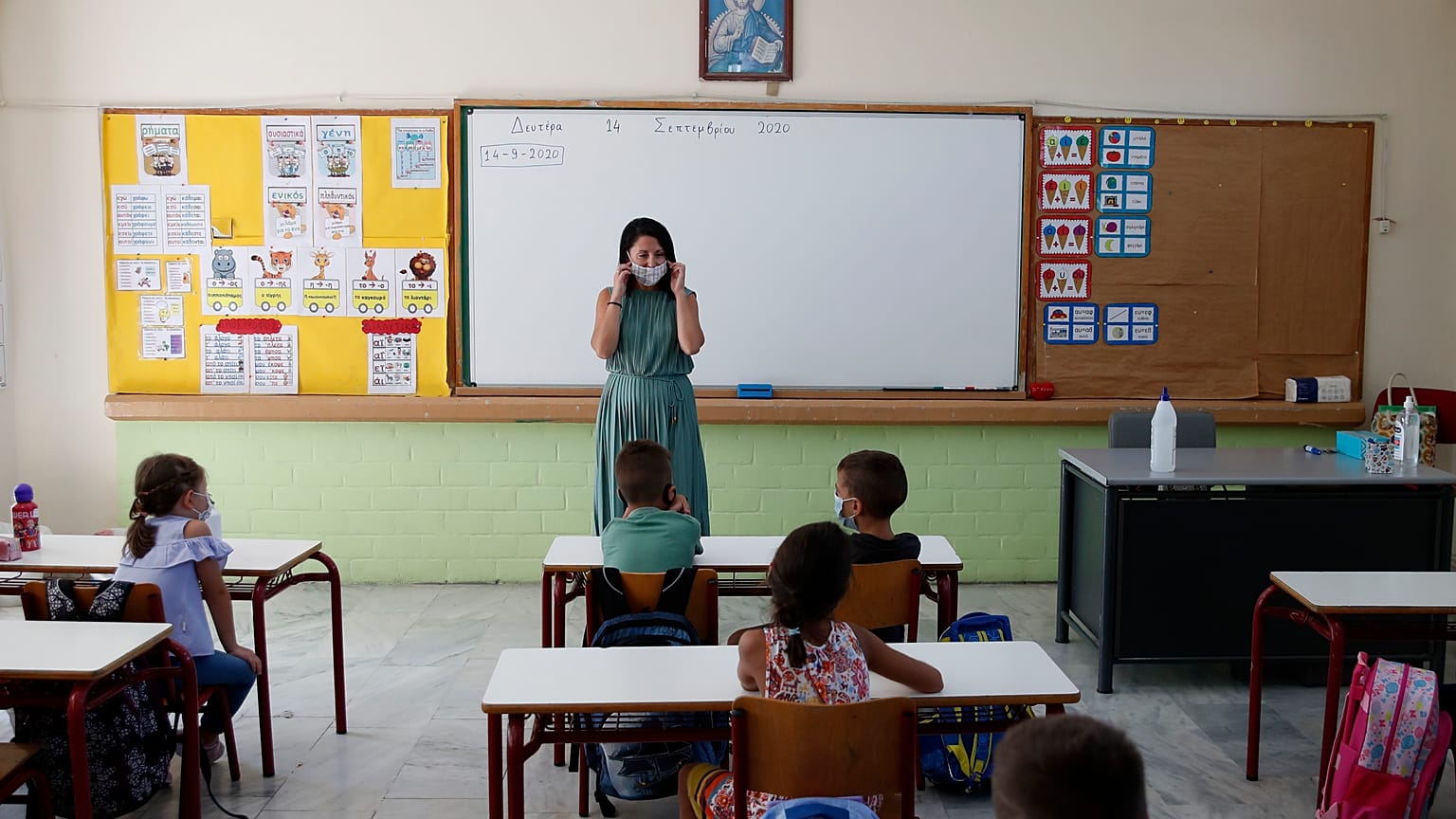 Virus outbreak Greece schools
