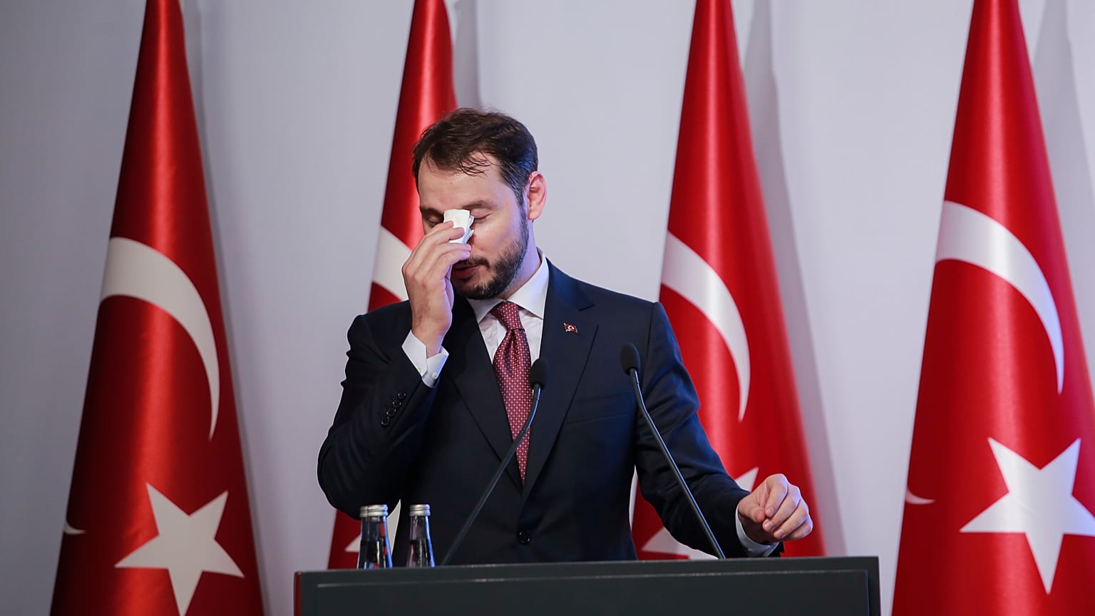 L'ex ministro delle finanze e genero di Erdogan, Berat Albayrak, a una conferenza nel 2018  