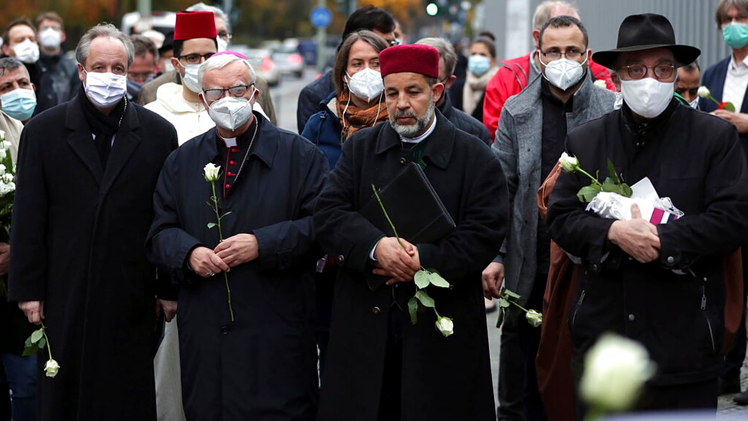 Református püspök, katolikus érsek, muzulmán imám és zsidó rabbi együtt tisztelegnek a bécsi terrortámadások áldozatai előtt 