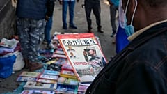 عناوين وسائل إعلام بشأن المواجهة العسكرية الحالية في البلاد، وصورة رئيس الوزراء الإثيوبي، 7 نوفمبر 2020.