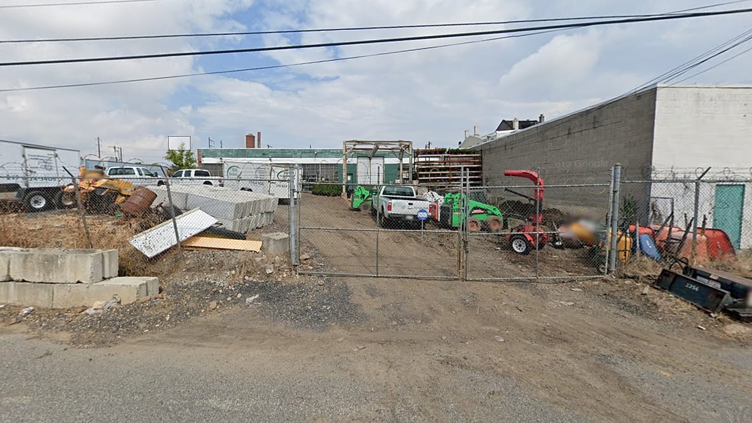 Le parking de Four Seasons Total Landscaping, où la conférence de presse de l'équipe juridique de Donald Trump a donné sa conférence de presse (photo Google Street View, 2019)