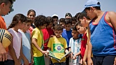 «Τα πόδια του Μαραντόνα» (Maradona's Legs) του Φιράς Κουρί
