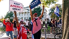 Seguidores de Donald Trump en el exterior de la Casa Blanca