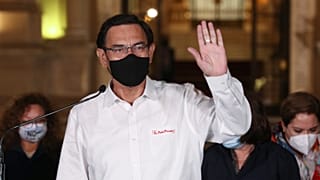 Martín Vizcarra anuncia que acepta su destitución y deja de inmediato el Palacio de Gobierno