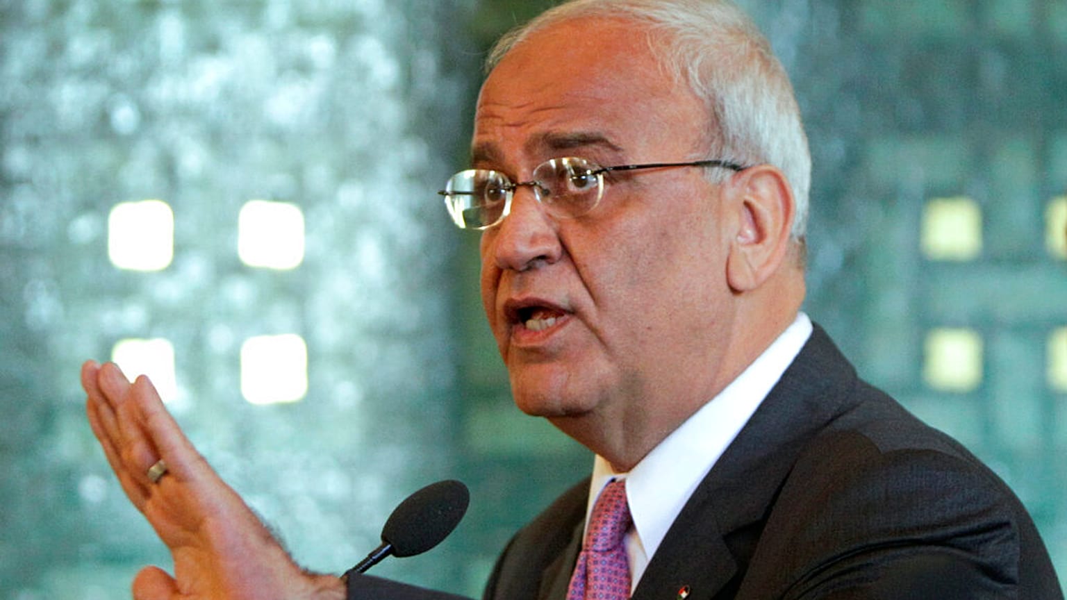 Saeb Erekat, longtime spokesman for the Palestinians, dies at 65