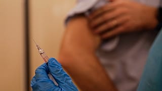 لقاح فيروس كورونا يواجه تحديات