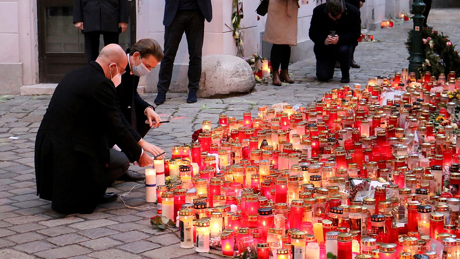 Sebastian Kurz und Charles Michel bei einer Gedenkveranstaltung für die Opfer von Wien am Montag