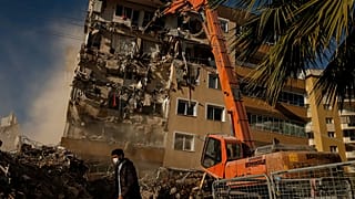 Izmir: Abreißen und Aufräumen
