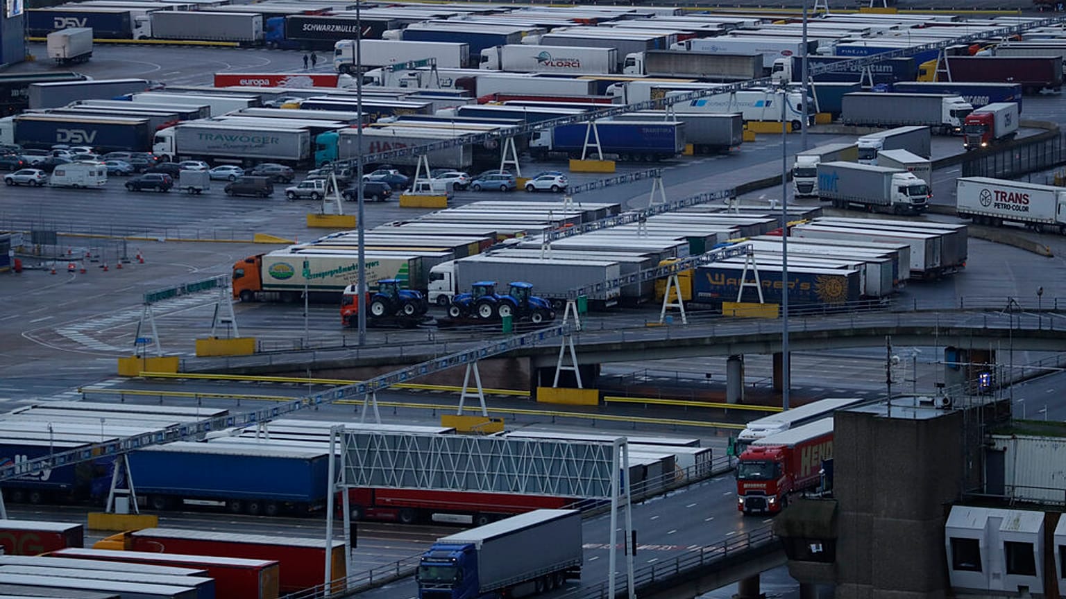 Brexit: dugókra és fennakadásokra készül a kereskedelem