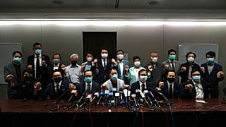 Гонконг: продемократическая фракция уходит в отставку