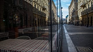 Üres étterem a Zrínyi utcában Budapesten