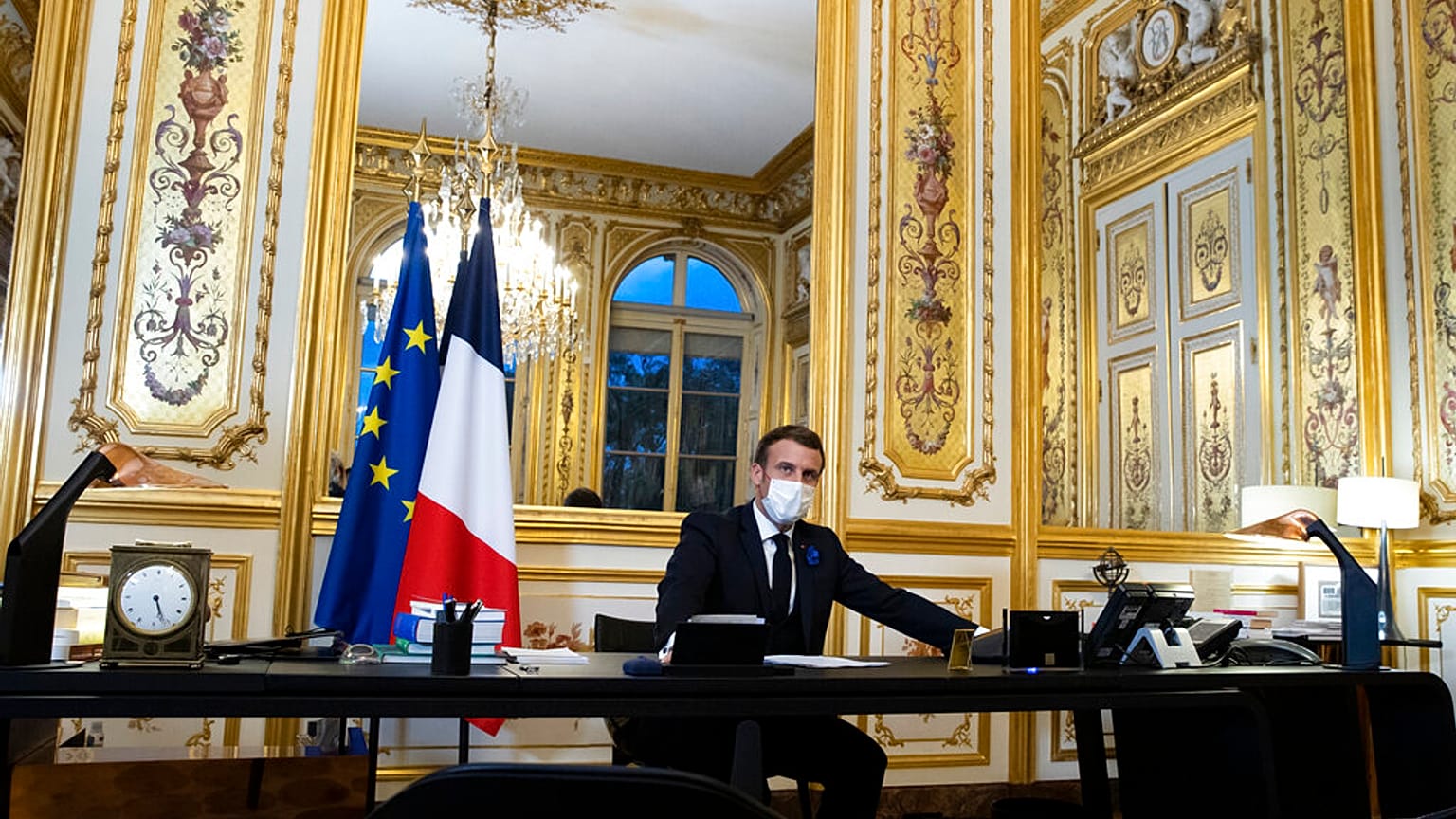 Emmanuel Macron durante su llamada a Biden