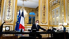 Emmanuel Macron durante su llamada a Biden
