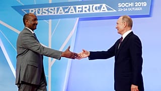 Abdel Fattah al-Burhan szudáni vezető és Valgyimir Putyin orosz elnök / Szocsi, 2019.