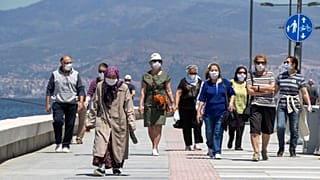 İçişleri Bakanlığı: Tüm illerde yoğun cadde, sokak ve durak gibi alanlarda sigara içmek yasaklandı