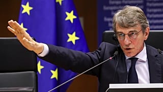 El presidente de la Eurocámara David Sassoli al inicio de la sesión plenaria, Bruselas, 11/11/2020
