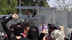 Manifestantes protestam na Cidade do México contra violência de género