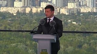 Vladimir Zelenski apresenta sintomas leves de Covid-19
