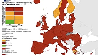 Mapa con indicaciones de tasa de contagio que sirve como guía para las restricciones de viaje