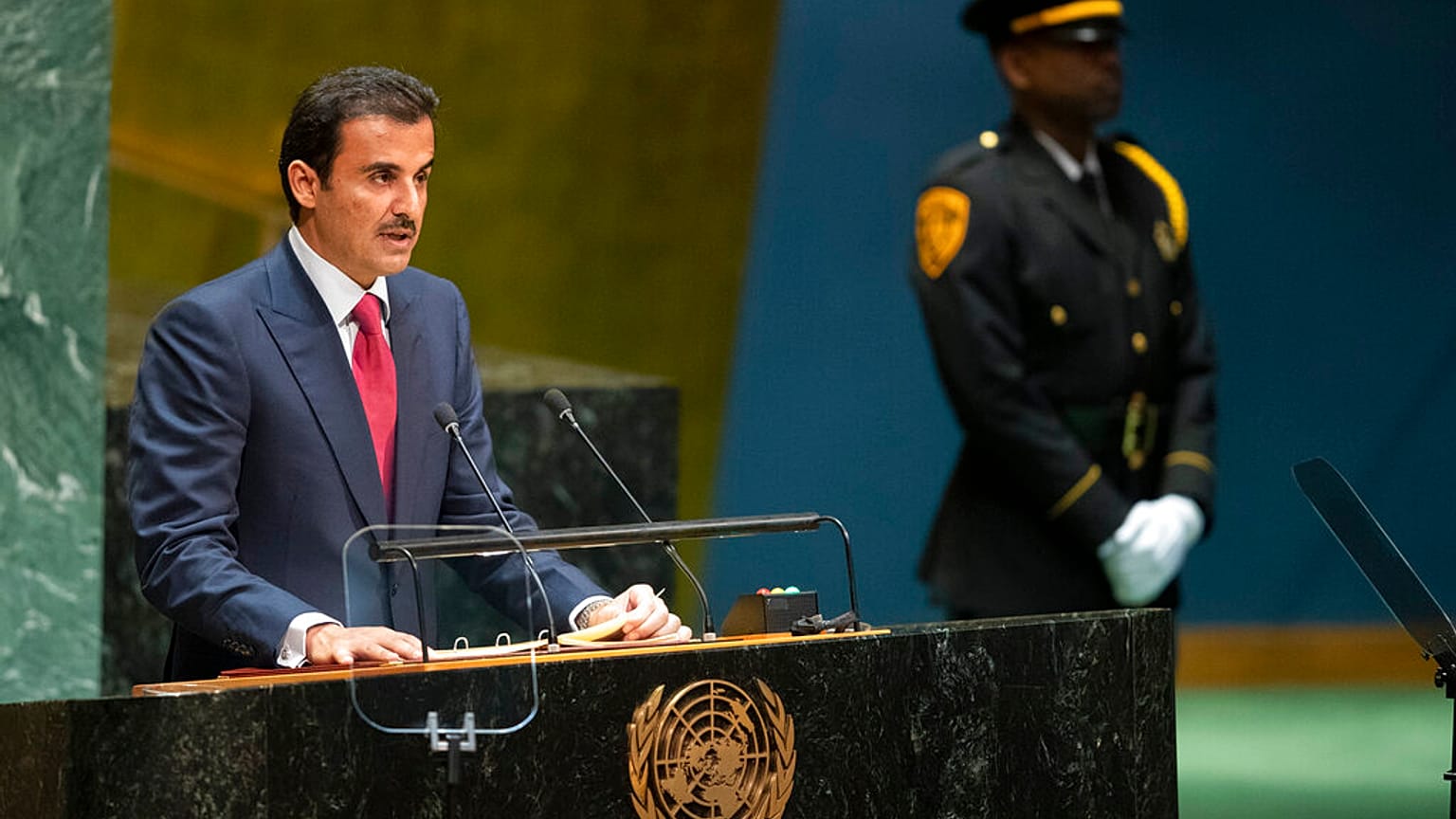 أمير قطر الشيخ تميم بن حمد آل ثاني خلال القائه لكلمة في الدورة 74 للجمعية العامة للأمم المتحدة