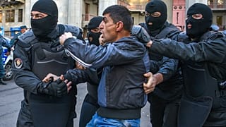 Erivan'da Paşinyan karşıtı protestolarda onlarca kişi gözaltına alındı