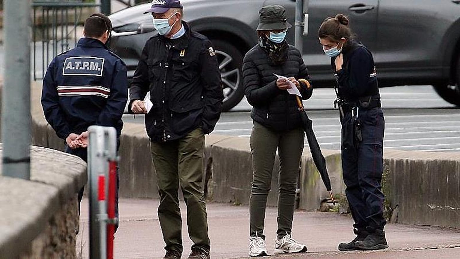 I francesi sopportano sempre meno le restrizioni anti-covid
