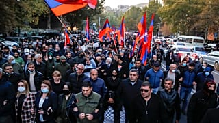 Arméniens défilant à Erevan, 12 novembre 2020