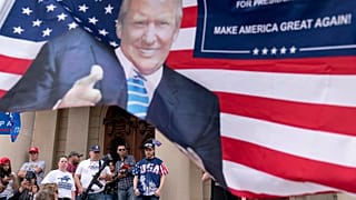 Partidarios de Trump en las escaleras del Capitolio de Míchigan. 8/11/2020