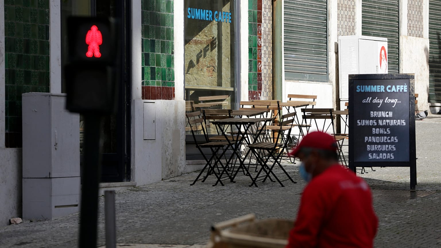 Restauração e supermercados têm de fechar portas ao fim de semana à tarde