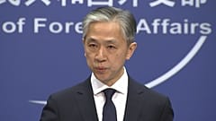 Wang Wenbin, le porte-parole de la diplomatie chinoise, félicitant Joe Biden pour sa victoire à la présidentielle américaine, le 13 novembre 2020 à Pékin 